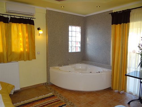 Aparthotel Aeollos 3*